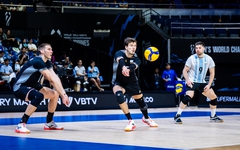 Tuyển bóng chuyền nam Argentina đánh bại Hàn Quốc 3-1