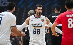 Tuyển bóng chuyền nam Iran ngược dòng, đánh bại Tunisia