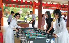 Không điện thoại, giờ ra chơi của học trò Trường THPT Tạ Quang Bửu vẫn vui