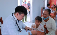 Bác sĩ trẻ lan tỏa tình thương