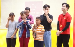 'Mái ấm gia đình Việt' ghi hình tại An Giang: nhiều nghệ sĩ bật khóc