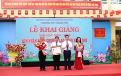 Nhiều trường tại TP.HCM nhận huân chương lao động ngày khai giảng năm học 2025 - 2026