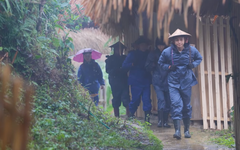 Gia đình Haha trở lại Bản Liền