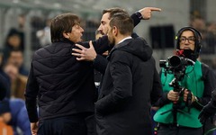 Bị đuổi khỏi sân, HLV Conte trút giận lên trọng tài