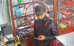 Bắt thanh niên dùng dao khống chế, cướp tài sản của người phụ nữ bán bánh bèo