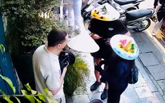 Clip khách Tây suýt bị 'chặt chém' 850.000 đồng cho một chiếc nón lá