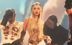 Chi 900 triệu Đài tệ trang trí sân khấu, concert của Thái Y Lâm lại bị tố 'tà giáo'