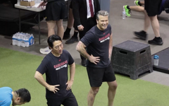 Video Bộ trưởng Quốc phòng Mỹ và Nhật Bản cùng tập chống đẩy trước khi hội đàm