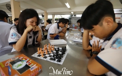 Giờ ra chơi nói không với điện thoại ở Trường THPT Bình Phú