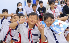 Mừng tuổi 20, nhóm Chia sẻ - Sharing mang xuân ấm áp đến 400 trẻ em Tây Ninh