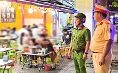 Xử lý nhiều hàng quán, người dân lấn chiếm vỉa hè đường Nguyễn Xí, Phạm Văn Đồng