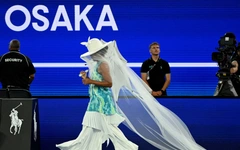 Naomi Osaka gây bão tại Giải Úc mở rộng 2026 với bộ trang phục độc lạ