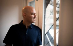 Một cựu giám đốc công ty đa quốc gia giờ làm shipper