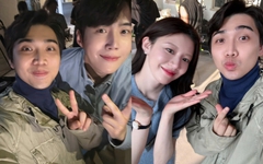 Diễn viên Việt khoe ảnh chụp với Kim Seon Ho, Go Youn Jung, fan hỏi 'anh quét lá đa ở chùa nào vậy'?