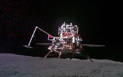 Phát hiện vật liệu chưa từng thấy trong tự nhiên từ vùng tối của Mặt trăng