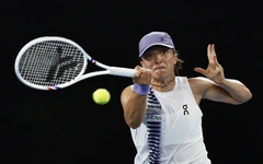 Ngỡ ngàng với pha bóng xoáy ngược hiếm gặp tại giải Úc mở rộng 2026