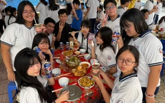 Teen Trường THPT Trần Khai Nguyên đi chợ, nấu ăn đón Tết