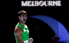 Alcaraz bị phát hiện sử dụng 'thiết bị cấm' trong trận đấu ở Giải Úc mở rộng 2026