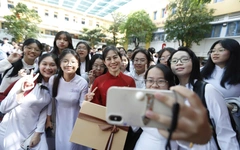 Giáo viên TP.HCM 'vui quá' khi nhận nhiều khoản thưởng Tết