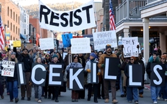 Biểu tình phản đối ICE bùng nổ tại Sundance sau vụ bắn chết y tá Alex Pretti