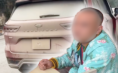 Biết biển số ô tô bị bùn che lấp nhưng không lau trước khi đi, tài xế bị xử phạt 23 triệu