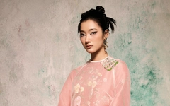 Áo dài linh mã ‘phi nước đại’ chào xuân Bính Ngọ 2026