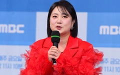 Park Na Rae bị tố quan hệ tình dục trên ô tô khi có quản lý đi cùng