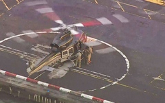 Video lực lượng Mỹ đưa ông Maduro và vợ đến tòa án bằng trực thăng, xe bọc thép