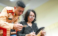 Đổi bằng lái xe online nhưng chưa nhận được bản cứng, người dân nên làm gì?