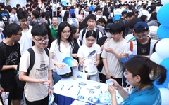 Bốn ngày hội tư vấn tuyển sinh 2026: Bắt đầu nhận đăng ký gian tư vấn