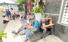 Săn bạc nóng theo vàng