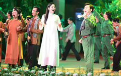 Khúc tri ân tưởng nhớ các anh hùng liệt sĩ tại công viên Lê Thị Riêng