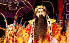 Nghệ sĩ Công Minh: Từ kép độc tới 'ông trùm' phục trang tuồng cổ