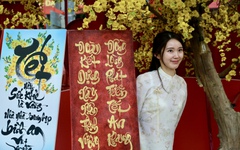 Giới trẻ rộn ràng du xuân, xin chữ tại Lễ hội Tết Việt Bính Ngọ