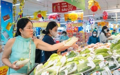 Người dân bắt đầu sắm Tết, các siêu thị khuyến mãi ra sao?