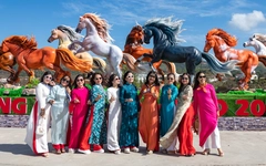 Linh vật ngựa sống động từ sông Thạch Hãn đến biên giới Việt Nam - Lào