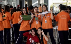 Thầy trò Trường THPT Gia Định gìn giữ hương vị Tết Việt