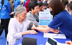 Người cao tuổi chú ý kiểm soát yếu tố nguy cơ, phòng đột quỵ não ngày Tết