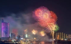 Trực tiếp: Pháo hoa mừng Tết Bính Ngọ 2026