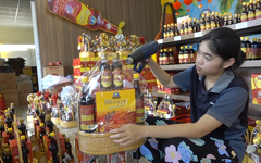 Nước mắm Phú Quốc lên giỏ quà Tết, hút khách mua