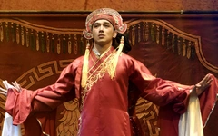 Thuận Nguyễn nhận tin bà mất vẫn phải gạt nước mắt bước lên sân khấu