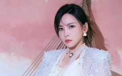 'Chị đẹp' Vu Văn Văn ngất xỉu trên sân khấu, nhập viện khẩn cấp