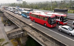 Chiều mùng 5 Tết, một số tuyến đường về Hà Nội, TP.HCM ùn tắc