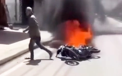 Bắt tạm giam thanh niên đốt xe máy khi bị cảnh sát giao thông kiểm tra nồng độ cồn