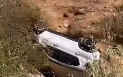 Xe ô tô tông xe máy rồi lao xuống vực sâu ở Khánh Hòa, một người bị thương