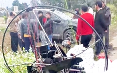 Thông tin chính thức vụ dù lượn gắn động cơ rơi trúng xe hơi tại Quản Bạ