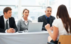 Tình trạng xin việc lương thấp mà phỏng vấn 'lòng vòng' ở Anh