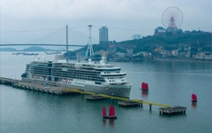 Tiệc âm nhạc chào đón gần 700 du khách trên siêu du thuyền đến Hạ Long