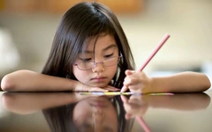 Vì sao 90% nhân loại thuận tay phải?