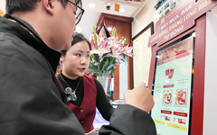 Lắp máy bán vàng tự động ngày vía Thần Tài, 2 phút xong một giao dịch